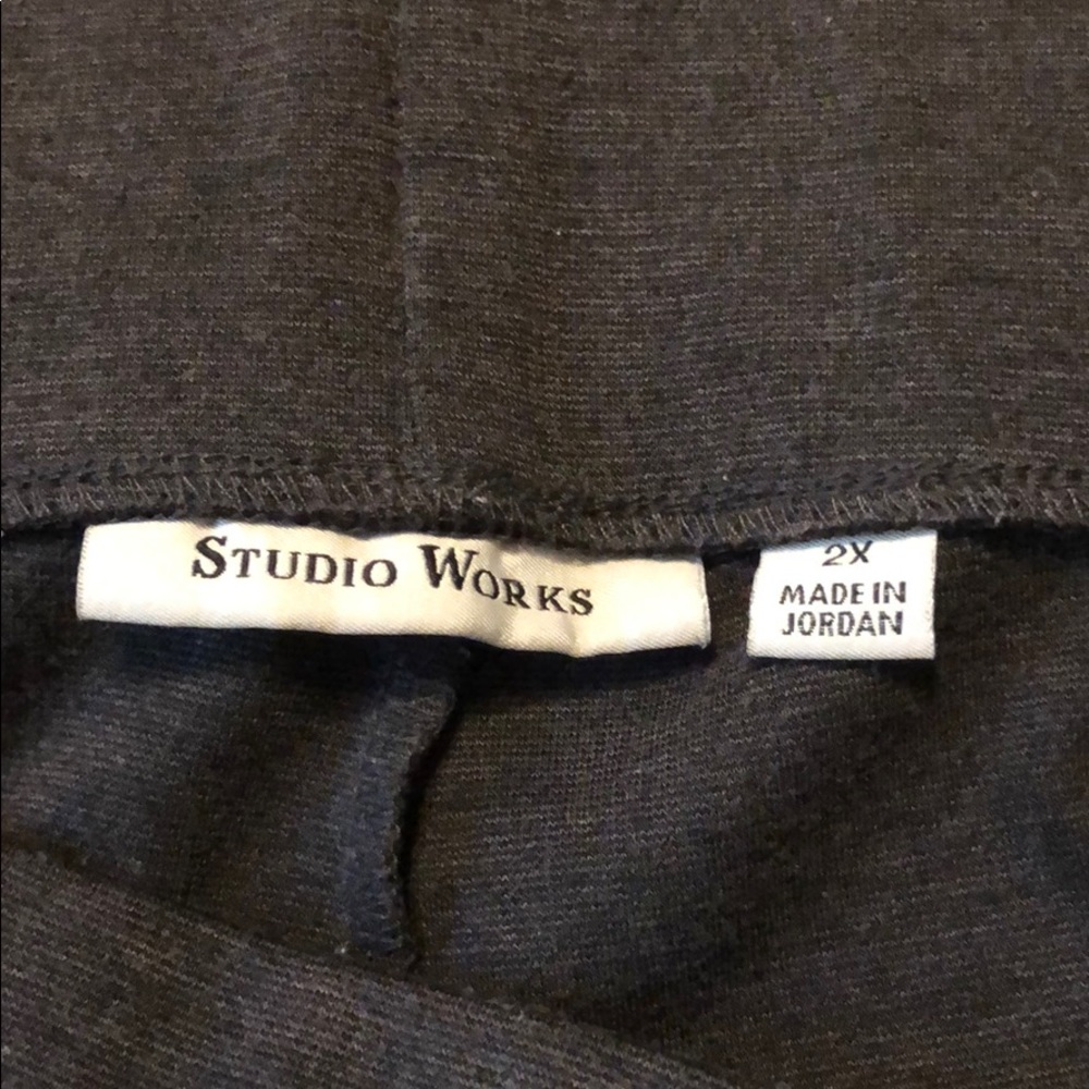 Studio Works Grey Stretch Pants. Skinny legs. $5